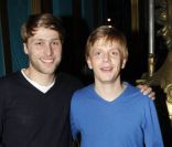 Alex Lutz et son 'metteur en scène' Tom Dingler lors des représentations exceptionnelles de février du spectacle  Formule enrichie avec encore plus de Lutz à l'intérieur  aux Folies Bergère à Paris