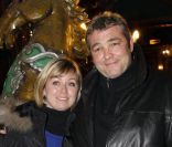 Laurent Gamelon et sa femme lors des représentations exceptionnelles de février du spectacle  Formule enrichie avec encore plus de Lutz à l'intérieur  aux Folies Bergère à Paris