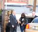 Sa fille Bobbi arrive avec la famille et des amis proches de Whitney Houston le 17 février 2012 au Funerarium de Newark