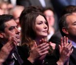 Carla Bruni-Sarkozy, entre François Fillon et Jean-François Copé, au grand meeting marseillais de Nicolas Sarkozy, le 19 février 2012.