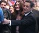 Carla Bruni-Sarkozy et Nicolas Sarkozy fendent la foule réunie au Parc Chanot à Marseille, le 19 février 2012.