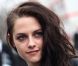 L'actrice Kristen Stewart arrive au défilé Balenciaga à Paris, le 1er mars 2012.