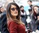 Salma Hayek, accompagnée de son mari François-Henri Pinault, signe une arrivée digne d'une star hollywoodienne lors du défilé Balenciaga à Paris, le 1er mars 2012.