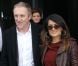 Salma Hayek, au bras de son mari l'homme d'affaires François-Henri Pinault, respire le bonheur à la sortie du défilé Balenciaga à Paris, le 1er mars 2012.