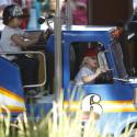 Gwen Stefani : pendant que ses fils s'amusent, elle garde ses distances