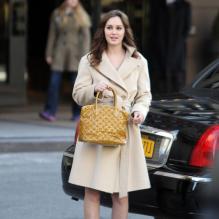 Leighton Meester élégante sur le tournage de Gossip Girl, le 5 mars à New York