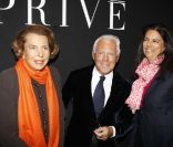 Liliane Bettencourt, sa fille Françoise Bettencourt-Meyers et Giorgio Armani, à Paris, le 24 janvier 2012.