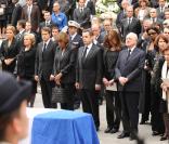 Derniers adieux à Yves Saint Laurent devant les regards de sa mère, de Pierre Bergé et du couple présidentiel