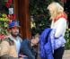 Laura Dern et Ben Harper sont inséparables ! Ici, lors d'une balade en famille à Los Angeles. Mars 2012