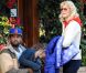 Laura Dern et Ben Harper sont inséparables ! Ici, lors d'une balade en famille à Los Angeles. Mars 2012