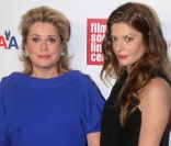 Catherine Deneuve, honorée par Hollywood devant sa fille Chiara Mastroianni