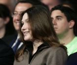 Carla Bruni-Tedeschi, aux côtés de Jean-François Copé, au meeting UMP de Nicolas Sarkozy, à Saint-Raphaël. 7 avril 2012