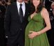 Enceinte des jumeaux Knox et Vivienne, Angelina Jolie et Brad Pitt sur le rapis rouge du Festival de Cannes en 2008