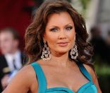  Vanessa Williams sur le tapis rouge des Emmy Awards en septembre 2009. 
 En 2012, Vanessa Williams fait de sombres révélations sur son passé dans son autobiographie  You Have No Idea . 