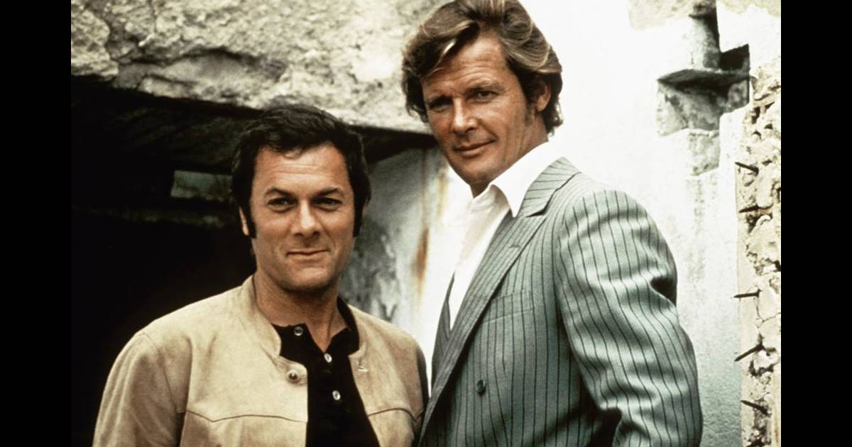 mort de tony curtis les hommages de jamie lee curtis et roger moore purepeople