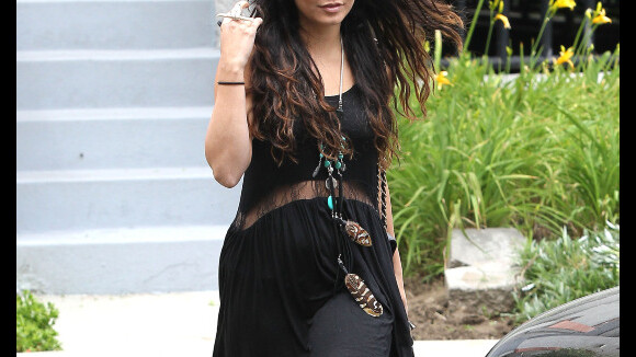 Vanessa Hudgens : Un look de bohémienne chic pour son shopping quotidien