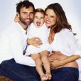 Photo personnelle d'Alessandra Ambrosio enceinte de son second enfant en compagnie de son fiancé Jamie Mazur et de leur fille Anja