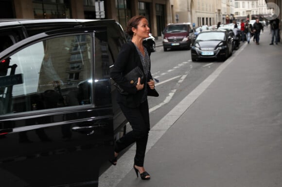L'épouse de Simon Baker Rebecca Rigg entre chez Fernand le 8 mai 2012 à Paris