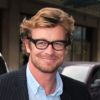 Simon Baker, souriant et ravi, le 8 mai 2012 à Paris