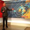 Le prince Charles, un parfait weatherman !
En visite dans les studios de la BBC Ecosse à Glasgow, qui fête ses 60 ans d'existence, le prince Charles et Camilla Parker Bowles, connus comme duc et duchesse de Rothesay en Ecosse, se sont faits présentateurs météo, le 10 mai 2012 !