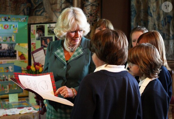 Camilla Parker Bowles a rencontré à Edimbourg des participants au concours culinaire du jubilé de diamant, le 10 mai 2012.