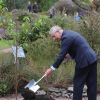 Le prince Charles au jardin botanique d'Edimbourg le 8 mai 2012.
