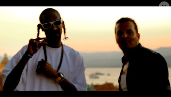 Jean-Roch et Snoop Dogg dans le clip St-Tropez de de Jean-Roch, extrait de l'album Music Saved my Life