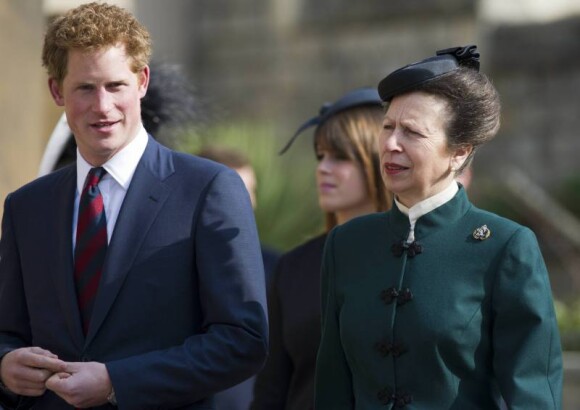 La princesse Anne et son neveu le prince Harry le 30 mars 2012 au chateau de Windsor
