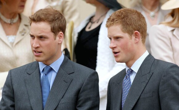 William et Harry en avril 2006, Thanksgiving à Windsor.
A l'occasion du jubilé de diamant (60 ans de règne) de leur grand-mère la reine Elizabeth II, les princes William et Harry ont fait en 2012 quelques confidences très personnelles, pour des documents télévisés notamment.