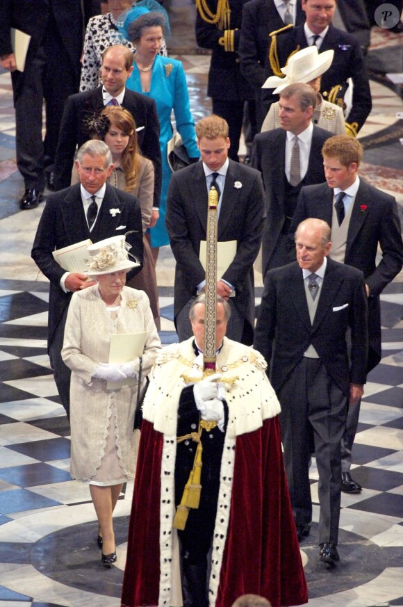 Juin 2006, 80e anniversaire de la reine en la cathédrale St Paul. A l'occasion du jubilé de diamant (60 ans de règne) de leur grand-mère la reine Elizabeth II, les princes William et Harry ont fait en 2012 quelques confidences très personnelles, pour des documents télévisés notamment.