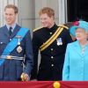 Les princes William et Harry avec la reine Elizabeth II le 14 juin 2008 lors de la célébration Trooping the Colour.
A l'occasion du jubilé de diamant (60 ans de règne) de leur grand-mère la reine Elizabeth II, les princes William et Harry ont fait en 2012 quelques confidences très personnelles, pour des documents télévisés notamment.