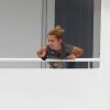Miley Cyrus photographiée sur la terrasse de son hôtel, le jeudi 17 mai à Miami.