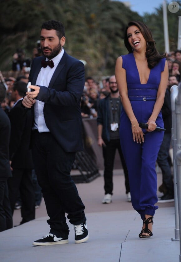 Mouloud Achour est au 65e Festival de Cannes avec le Grand Journal de Canal+. Un boulot sympa fait de rencontres plaisantes, comme le 17 mai 2012 avec Eva Longoria...