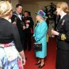 Après le défilé, rencontre avec des officiers lors d'un cocktail. La reine Elizabeth II, avec son époux le duc d'Edimbourg, des membres de sa famille et ses invités de marque, assistait le 19 mai 2012 à Windsor à la grande parade des forces armées britanniques donnée en l'honneur de son jubilé de diamant.