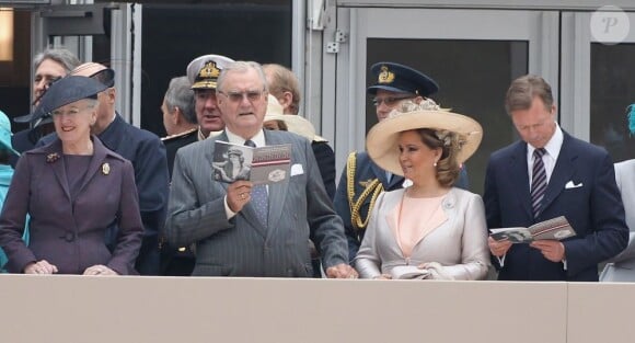 La reine Margrethe II de Danemark, le prince Henrik, la grande-duchesse Maria Teresa, le grand-duc Henri de Luxembourg.
La reine Elizabeth II, avec son époux le duc d'Edimbourg, des membres de sa famille et ses invités de marque, assistait le 19 mai 2012 à Windsor à la grande parade des forces armées britanniques donnée en l'honneur de son jubilé de diamant.