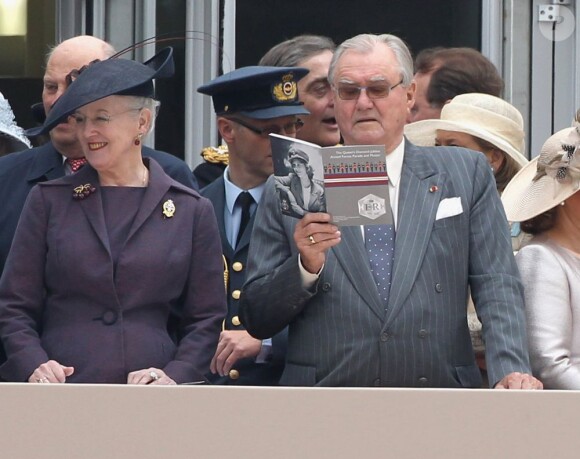 La reine Magrethe et le prince Henrik de Danemark. La reine Elizabeth II, avec son époux le duc d'Edimbourg, des membres de sa famille et ses invités de marque, assistait le 19 mai 2012 à Windsor à la grande parade des forces armées britanniques donnée en l'honneur de son jubilé de diamant.