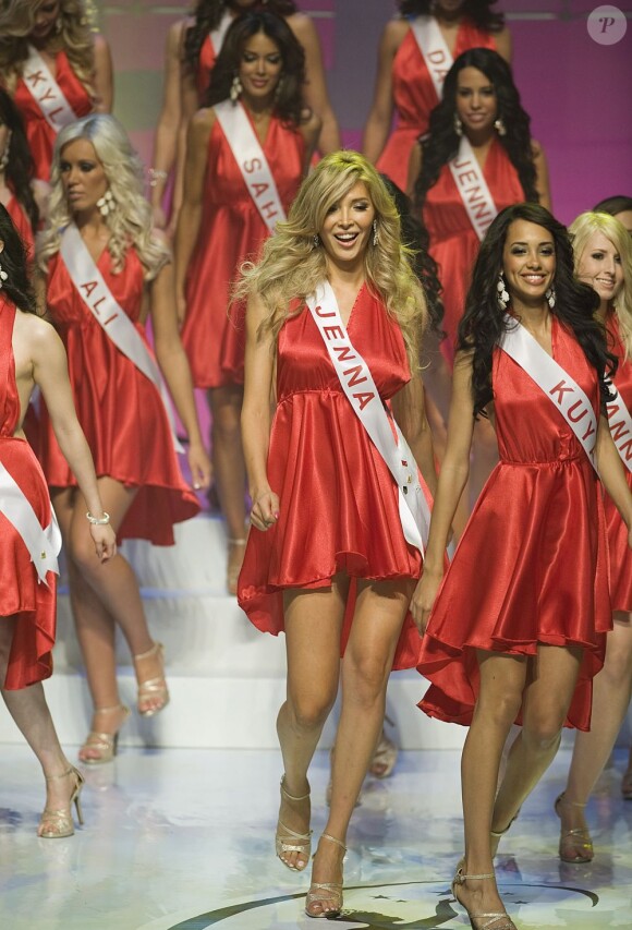 Sur plus de 60 candidates, Jenna Talackova entre dans le top 12 lors du concours Miss Univers Canada, à Toronto, le 17 mai 2012