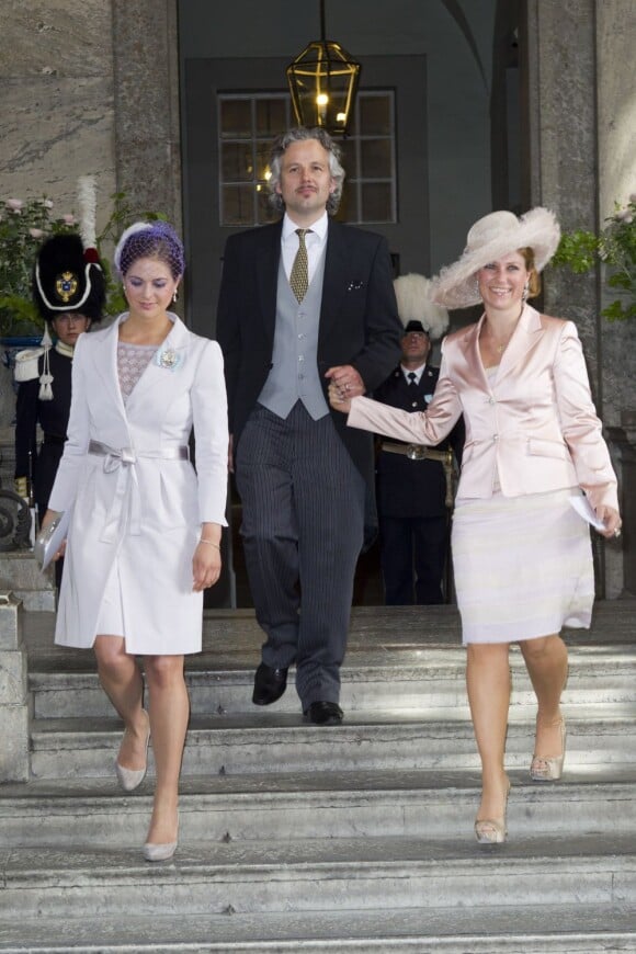 La princesse Madeleine de Suède et la princesse Märtha-Louise de Norvège avec son époux Ari Behn. Le baptême de la princesse Estelle de Suède, née le 23 février 2012 du mariage de la princesse Victoria et du prince Daniel, a eu lieu le 22 mai dans la chapelle royale du palais Drottningholm, à Stockholm.