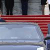 Nicolas Sarkozy et Carla Bruni quittent l'Elysée après la passation de pouvoir, le 15 mai 2012.