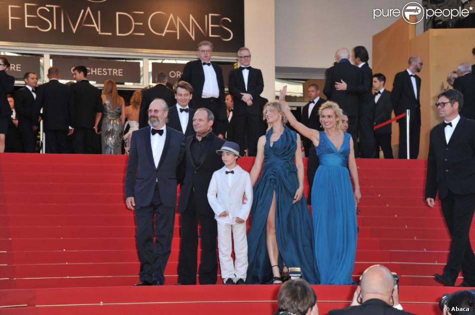 Alexandra Lamy, William Hurt, Sandrine Bonnaire, lors de la montée des marches du Palais des Festivals, pour la présentation du film Cogan - La Mort en Douce, à Cannes le 22 mai 2012