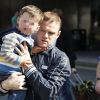 Wayne Rooney et son fils de 2 ans, Kai, à Manchester le 22 mai 2012