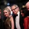 Ken Loach et l'équipe de son film La Part des anges, lors de la montée des marches au festival de Cannes le 22 mai 2012