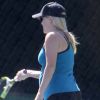 Reese Witherspoon, enceinte de son troisième enfant, joue au tennis à Los Angeles le 23 mai 2012.