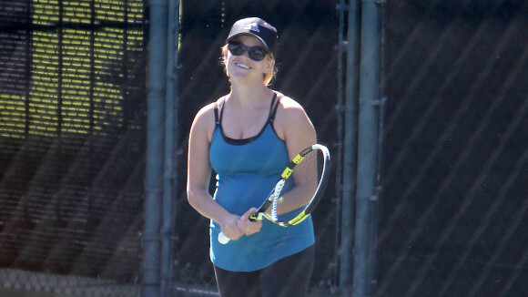 Reese Witherspoon, très enceinte, ne renonce pas au tennis