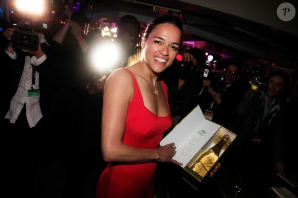 Michelle Rodriguez à la soirée de soutien à Paul Watson, plage du Martinez à Cannes, le 23 mai 2012.