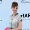 Louise Bourgoin en Louis Vuitton avec une minaudière Olympia Le-Tan à la soirée de l'amfAR, au Festival de Cannes le 24 mai 2012.