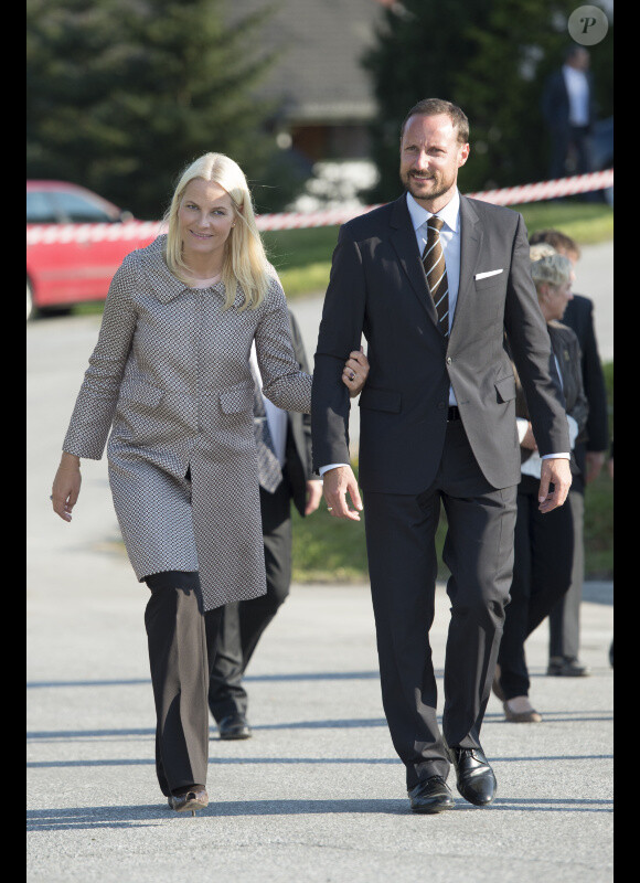 Le prince Haakon et la princesse Mette-Marit de Norvège effectuaient du 24 au 26 mai une tournée en bateau dans le comté occidental de Møre og Romsdal, avec leurs enfants, le prince Sverre, 6 ans, et la princesse Ingrid, 8 ans.