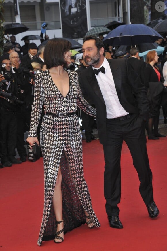 Mélanie Doutey et Gilles Lellouche lors de la montée des marches pour la cérémonie de clôture du Festival de Cannes le 27 mai 2012