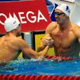 Frédérick Bousquet félicité par Alain Bernard le 27 mai 2012 à Debrecen après sa victoire sur 50 mètres nage libre lors des championnats d'Europe