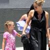 Heidi Klum, complice avec sa fille aînée, Leni. A Los Angeles. Le 27 mai 2012.